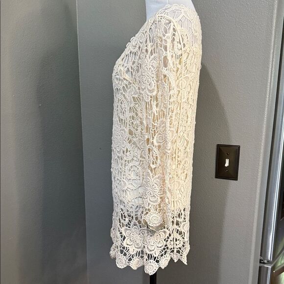 Elegant Cream Lace Blouse - Picture 6 of 7